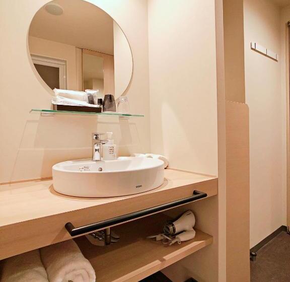 غرفة قياسية مزوَّدة بشُرفة, Royal Twin Hotel Kyoto Hachijoguchi