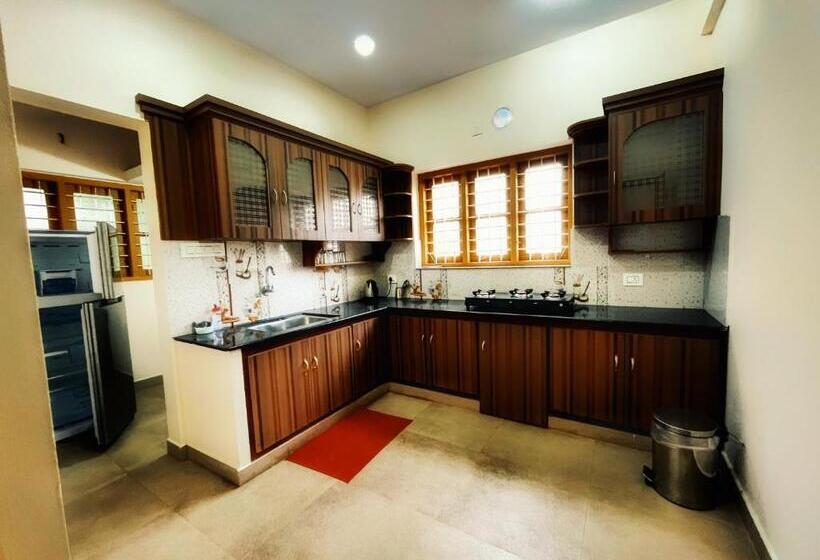 Вилла 3 Спальни, Thrissur Villas Home Stay