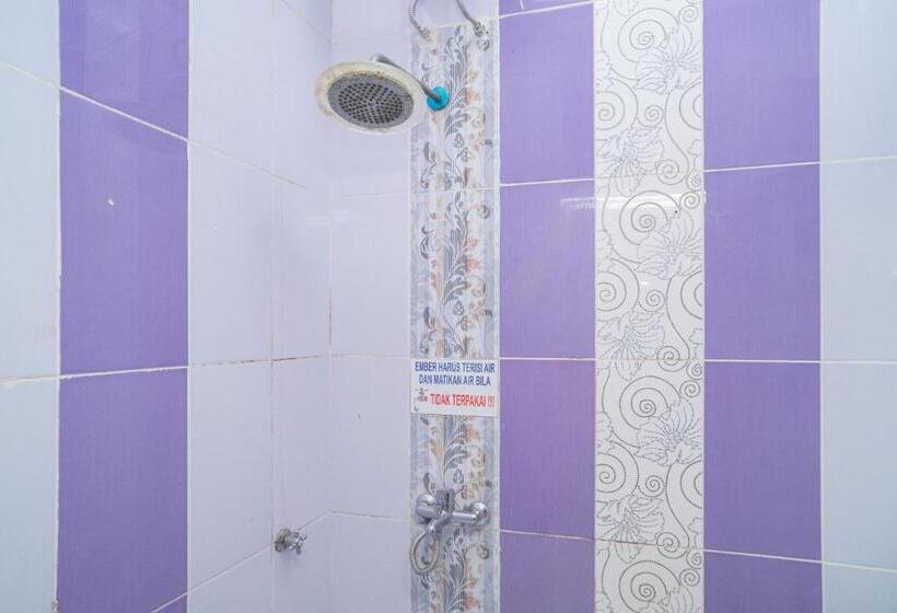 Семейный Номер Deluxe, Reddoorz Syariah Near Jalan A Yani Km 8 Citraland