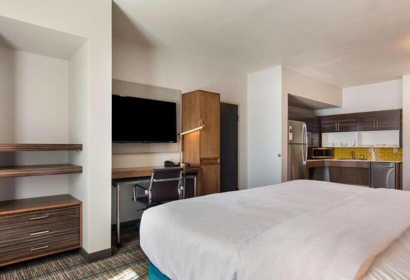 适合残疾人士使用的套间, Mainstay Suites East Camden