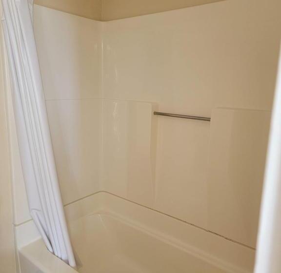 Номер Стандарт, East Wind Inn & Suites