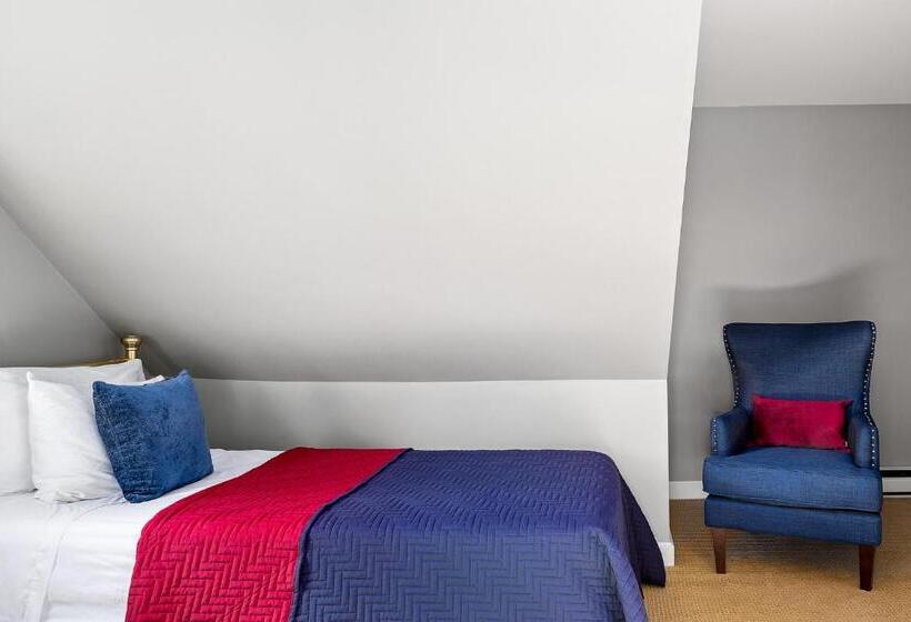 Triple Room Sea View, East Wind Inn & Suites