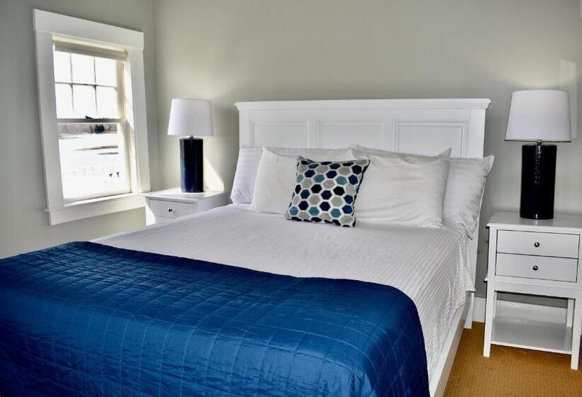 Люкс Вид на Море, East Wind Inn & Suites