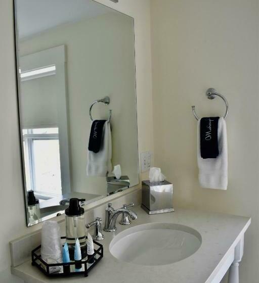 Номер Deluxe, East Wind Inn & Suites