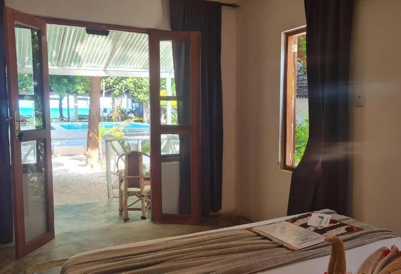 Номер Deluxe Вид на Море Боковой, Garden Beach Bungalows Jambiani