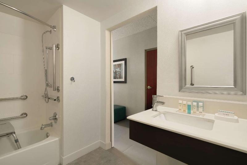 Standard Szoba King Size Bed, Super 8 By Wyndham Valdosta Ga I 75