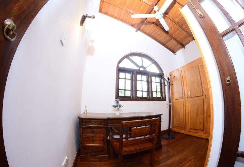 اتاق استاندارد با چشم‌انداز دریا, Sandy's Villa Hiriketiya