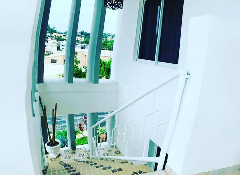 اتاق راحتی سه تخته, Casa Docia