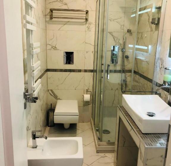 سوییت خانوادگی, Parisa Suite