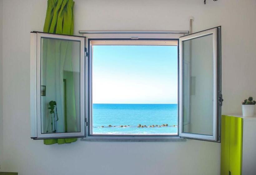 اتاق استاندارد با چشم‌انداز دریا, In Riva Al Mare B&b