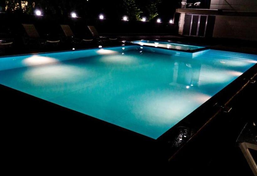 اتاق لوکس سه تخته, New House Kobuleti
