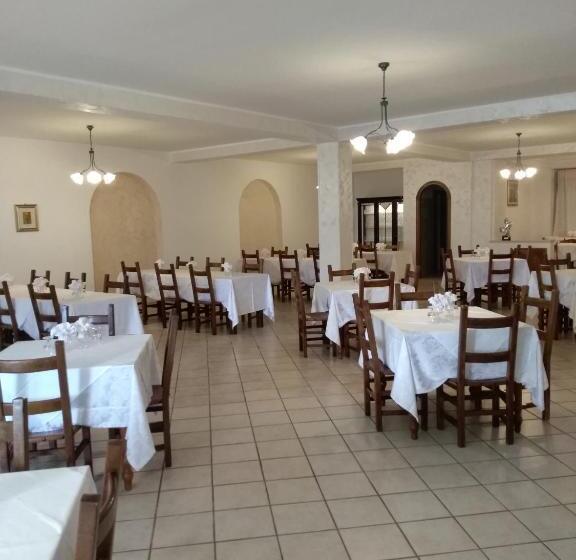 带花园景观的标准三人间, Grazia Ristorante