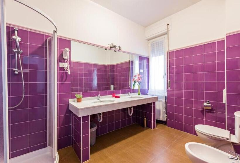 غرفة قياسية ثلاثية, Lia Rooms 4