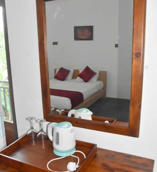 اتاق لوکس با بالکن, Thinaya Lake Resort
