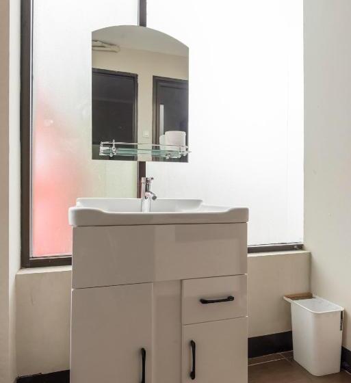 اتاق لوکس, Reddoorz Near Grand City Mall 2
