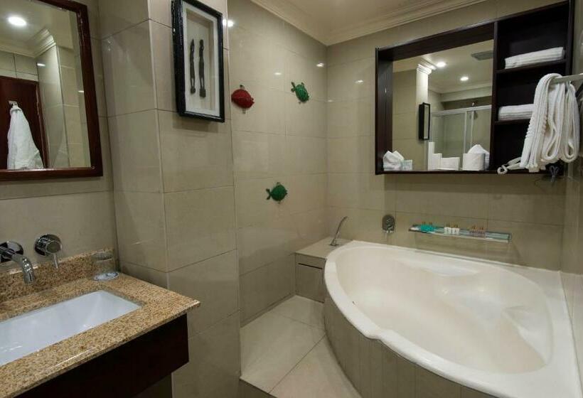 اتاق استاندارد با چشم‌انداز رودخانه, Azambezi River Lodge