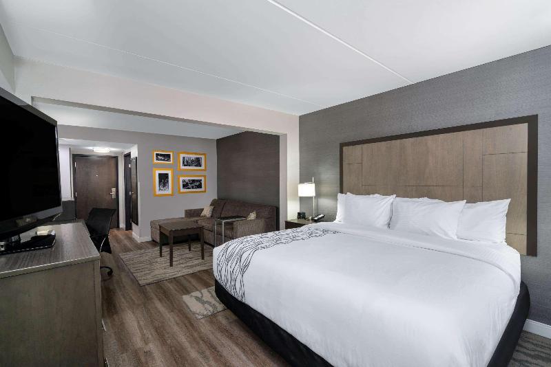 Номер Deluxe Кровать Кинг, La Quinta By Wyndham Raleigh Downtown North