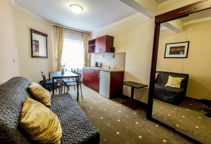 Полулюкс Дюплекс, & Apartments U černého Orla