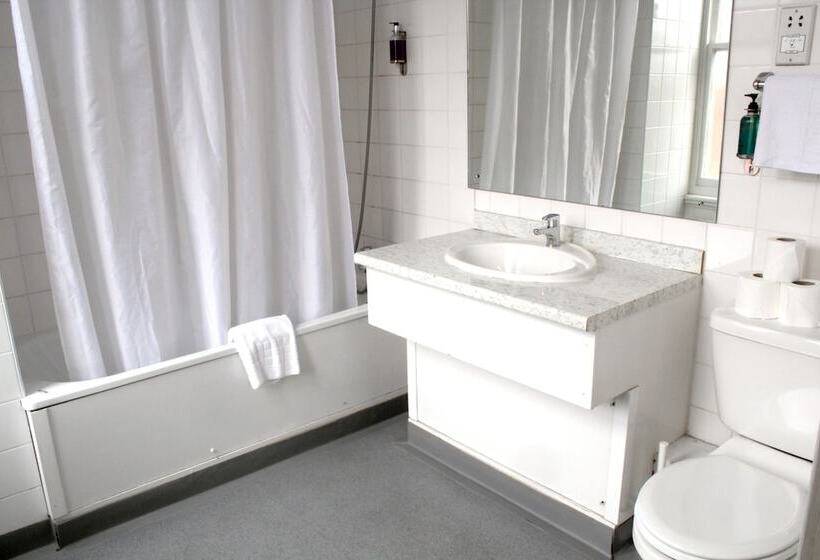Четырехместный Номер Стандарт, Discovery Inn  Leeds