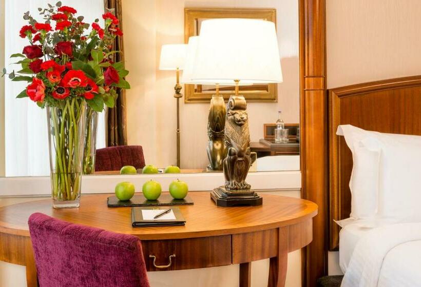 Номер Клуб, Millennium Hotel London Knightsbridge
