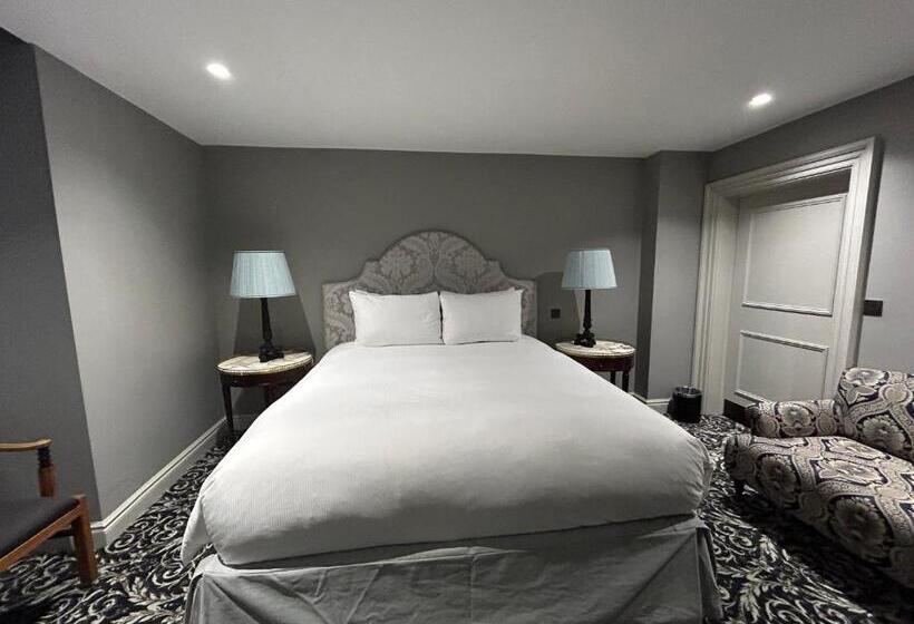 اتاق لوکس, No. 30 Knightsbridge