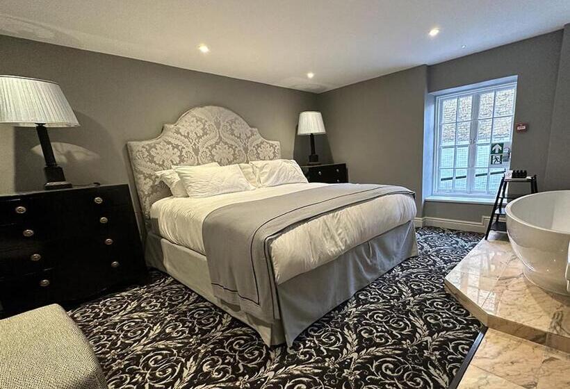 سوییت با چشم‌انداز باغ, No. 30 Knightsbridge