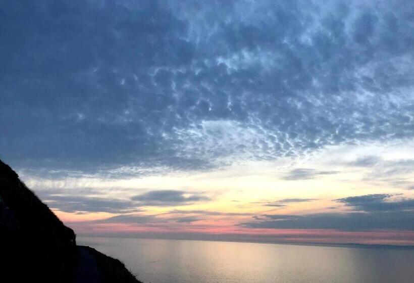 Номер Стандарт, The North Cliff