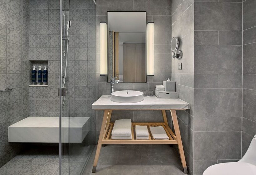 Номер Стандарт Двуспальная Кровать, Four Points By Sheraton Phuket Patong Beach Resort