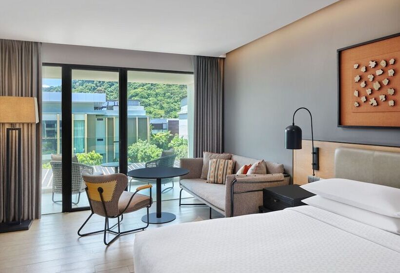 스탠다드 룸 더블 침대, Four Points By Sheraton Phuket Patong Beach Resort
