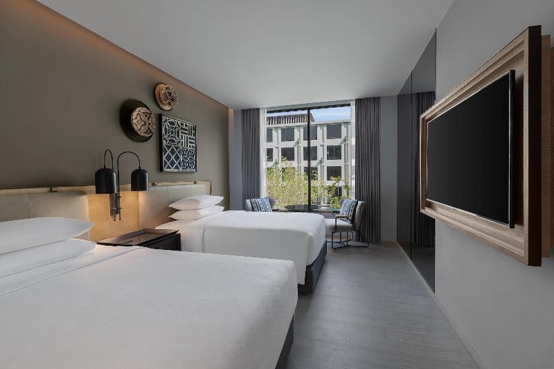 Номер Superior, Four Points By Sheraton Phuket Patong Beach Resort