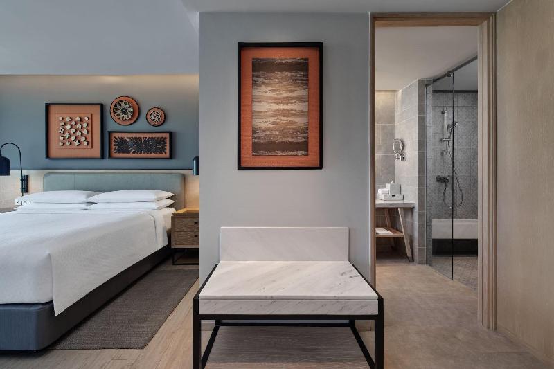 Люкс Кровать Кинг, Four Points By Sheraton Phuket Patong Beach Resort
