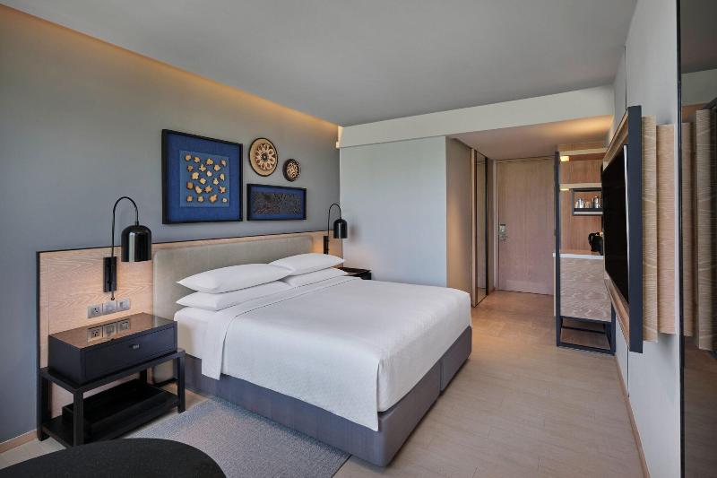 Номер Superior Кровать Кинг, Four Points By Sheraton Phuket Patong Beach Resort