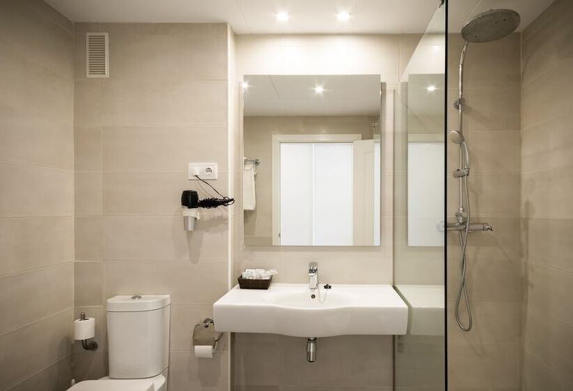 Habitación Triple Estándar, Ohtels La Hacienda