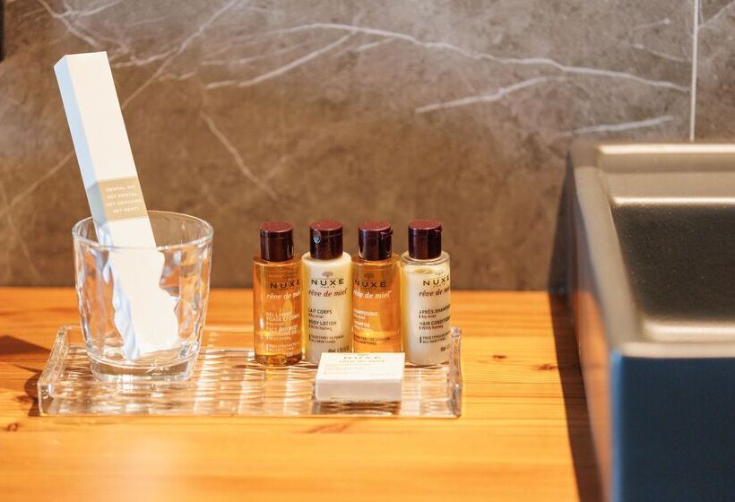 سوییت جونیور با چشم‌انداز استخر, Aubamar Suites & Spa