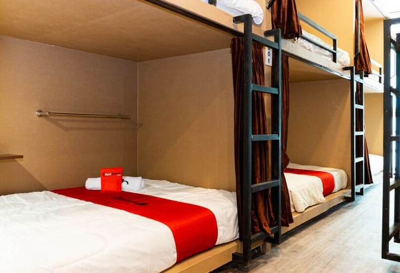 Кровать в Общей Комнате, Reddoorz Hostel @ Di Panjaitan Simpang Lima