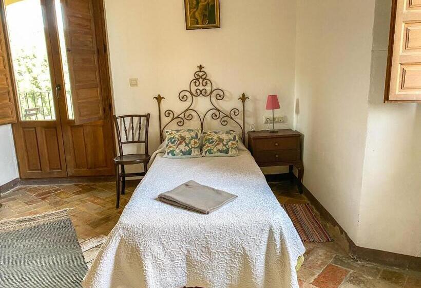 Стандартный внешний трехместный номер с ванной комнатой, Casa Rural Sant Petrus De Madrona