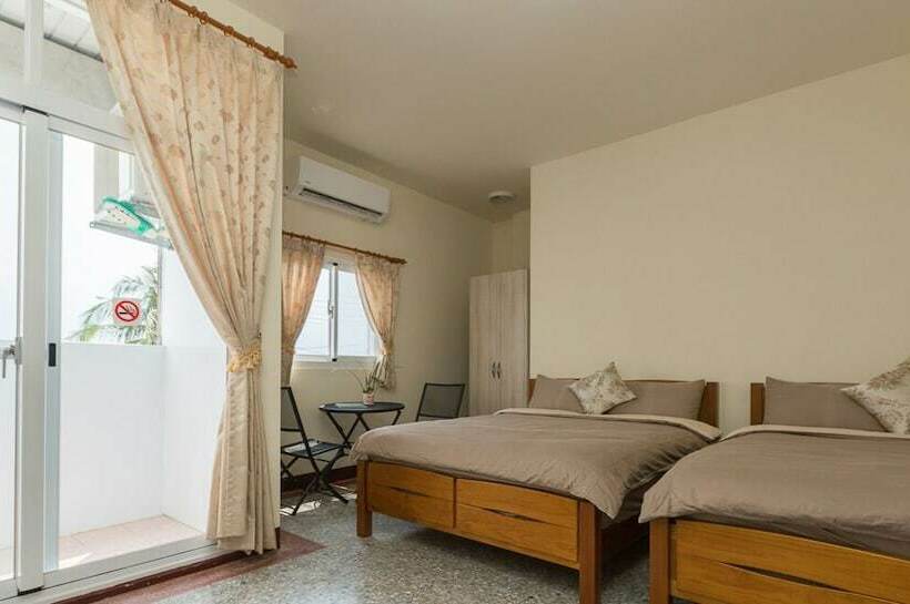 اتاق پریمیوم چهارنفره, Blackfoot Homestay