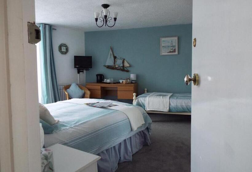 Семейный Номер, Corner House Guest House