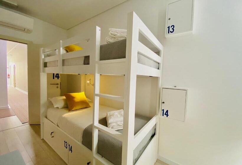 Кровать в Общей Комнате, Family Hostel Costa Nova