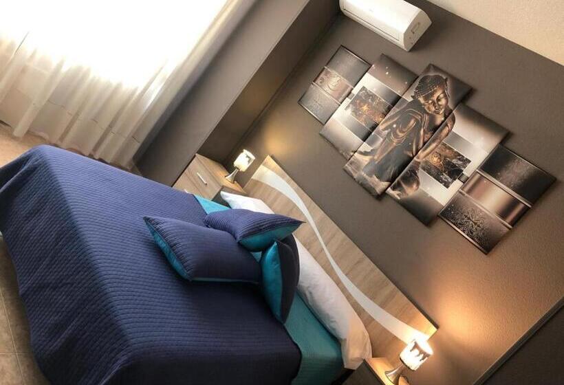 Люкс, Hostal Doña María