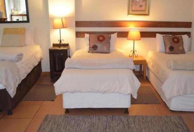 Семейный Номер Вид на Сад, The Riverhouse Guesthouse