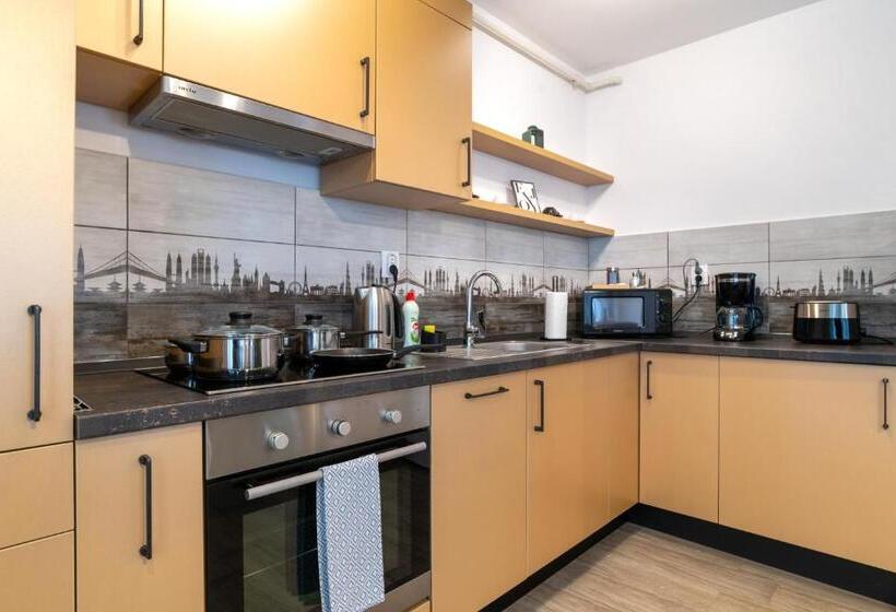 テラス付き１ベッドルームアパートメント, Tci Apartments