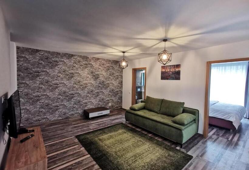 テラス付き１ベッドルームアパートメント, Tci Apartments