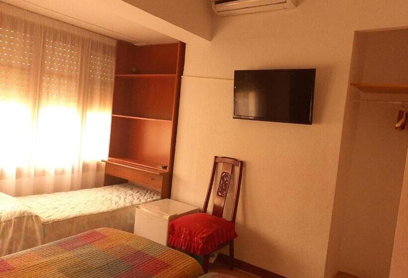 스탠다드 트리플 룸, Hostal Platja