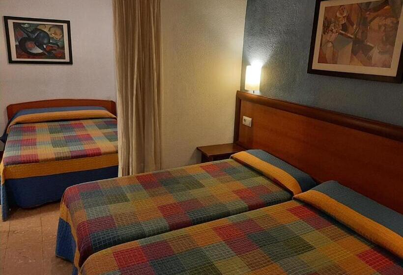 패밀리 룸, Hostal Platja