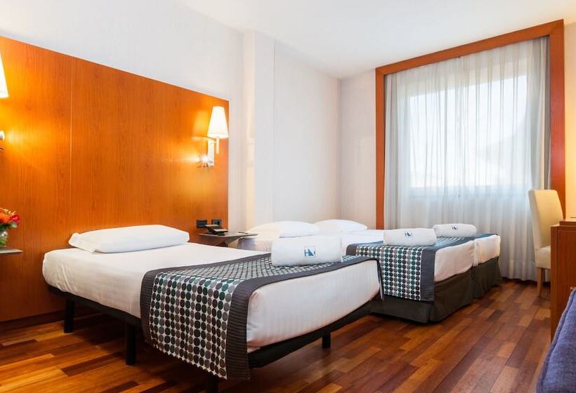 Habitación Triple Estándar, Exe Toscana