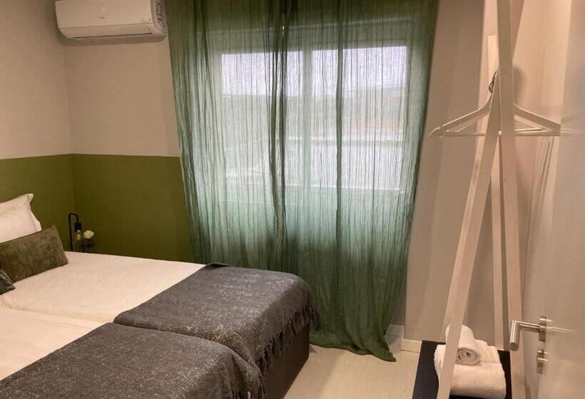 اتاق خانوادگی, Bus Station Suites & Studios
