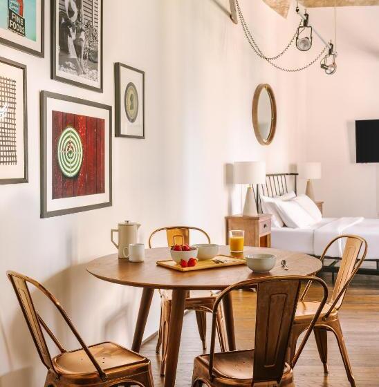 スーペリアスタジオ, Reside Houston Downtown, A Wyndham Residence