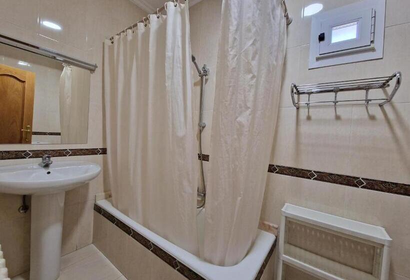 Номер Стандарт Трехместный, Hostal Soto