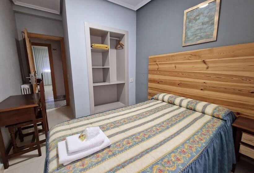 Номер Стандарт Трехместный, Hostal Soto